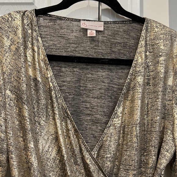 DB Established 1962 Gold and Black Shimmer Ruched Womens V-Neck Wrap Top - Picture 4 of 8